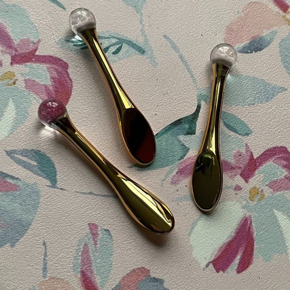 Luxury Gold Coloured Mini Spatula Beauty Scoop - Picture 3 of 4
